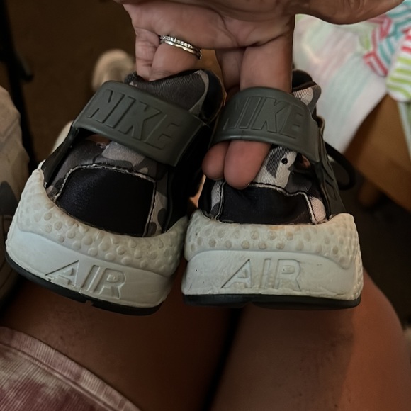 Huarache Nikes size 8 1/2 women - Picture 4 of 4